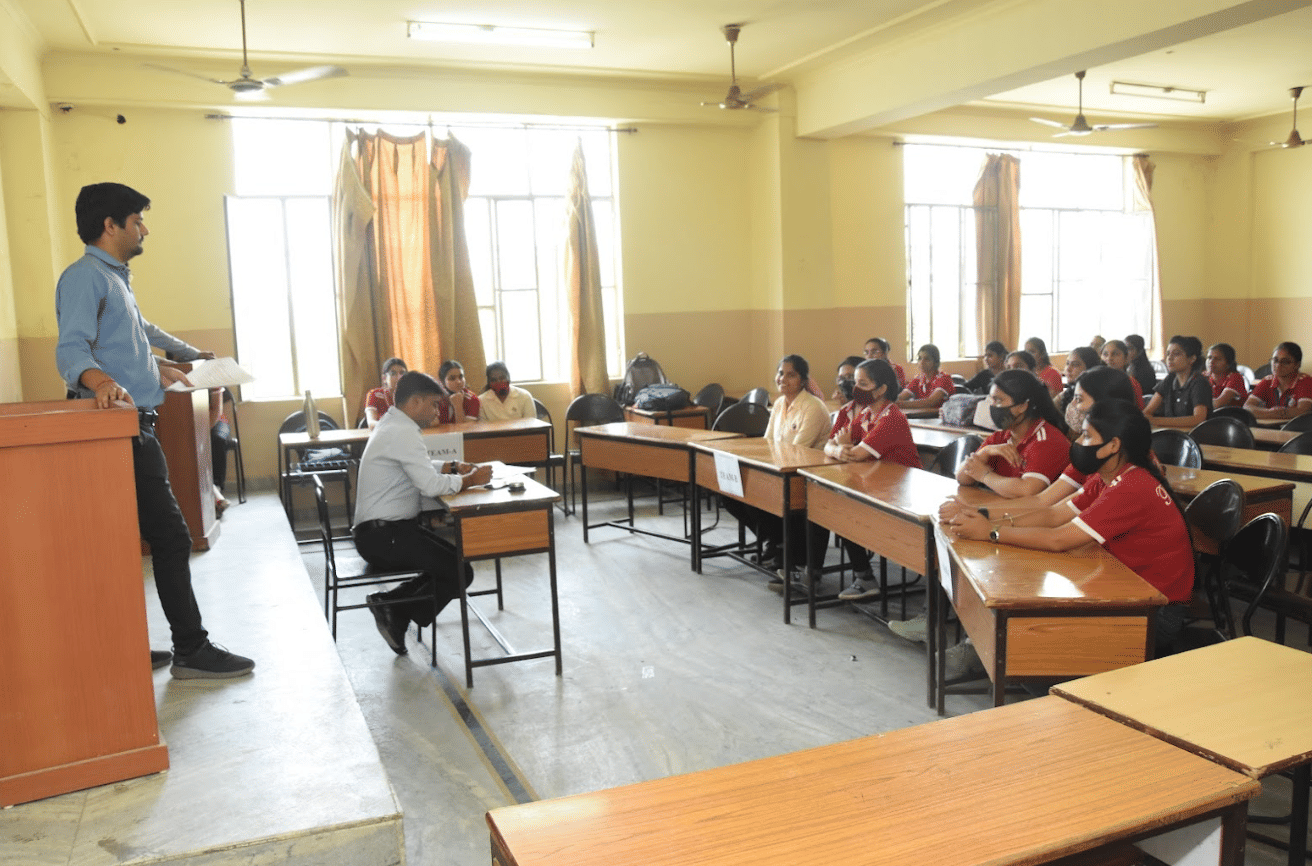 Biyani Girls College Jaipur Classroom photo 15